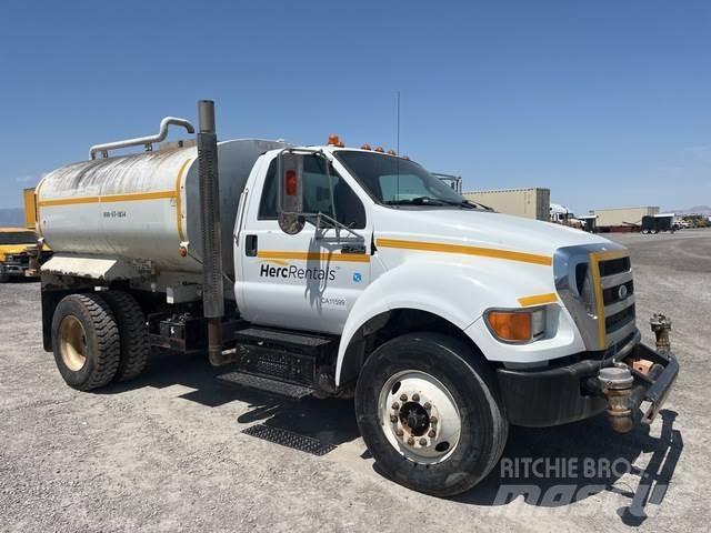 Ford F-750 Цистерни за вода

