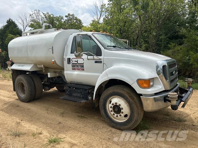 Ford F-750 Цистерни за вода
