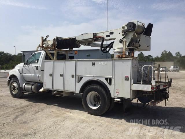 Ford F-750 Камиони с подвижни сондажни кули