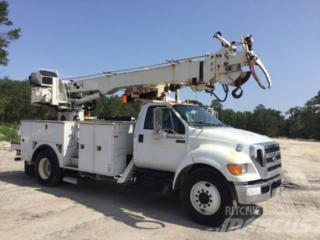 Ford F-750 Камиони с подвижни сондажни кули