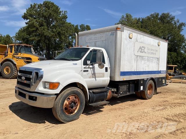 Ford F-750 Цистерна