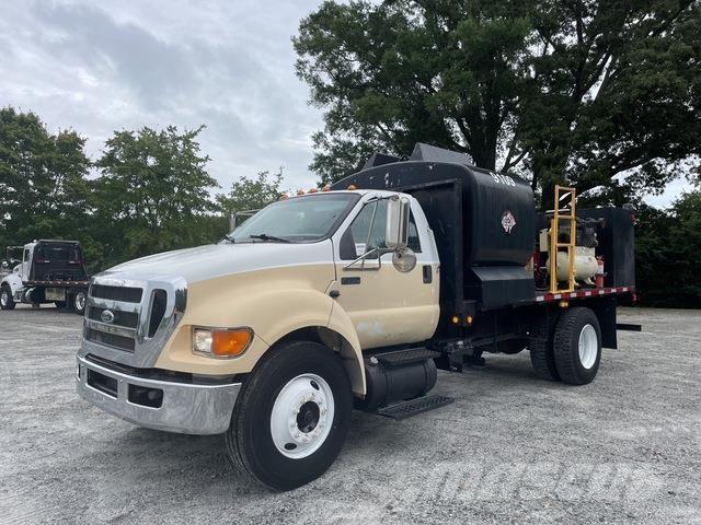 Ford F-750 Цистерна