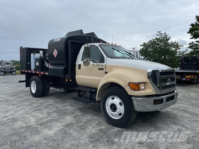 Ford F-750 Цистерна