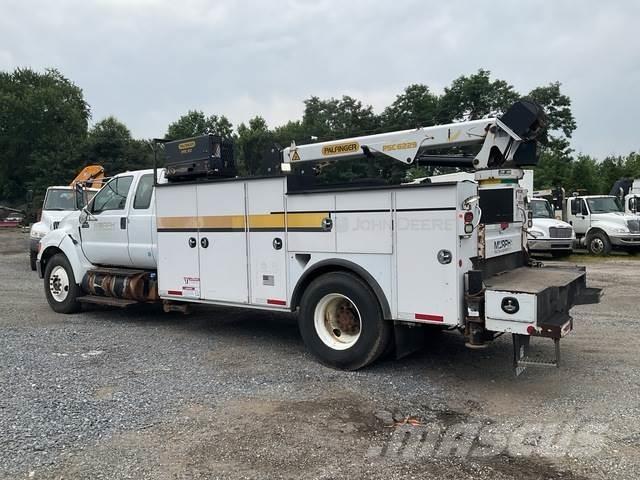 Ford F-750 Общински/универсални превозни средства
