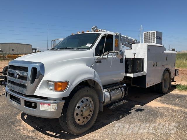 Ford F-750 Общински/универсални превозни средства
