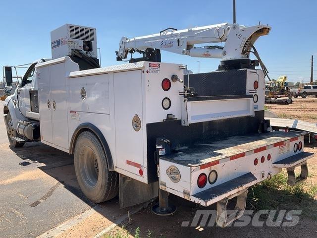 Ford F-750 Общински/универсални превозни средства
