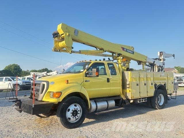 Ford F-750 Моторизирани платформи с талига