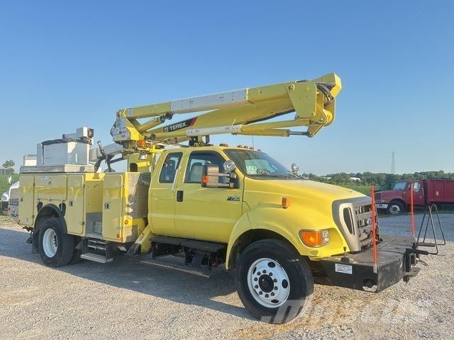 Ford F-750 Моторизирани платформи с талига