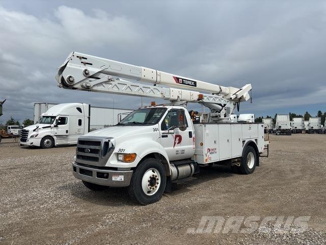 Ford F-750 Моторизирани платформи с талига