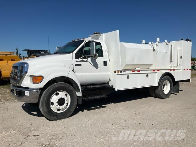 Ford F-750 Цистерна