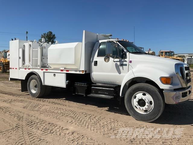 Ford F-750 Цистерна