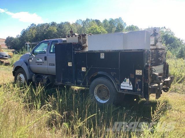 Ford F-750 Общински/универсални превозни средства
