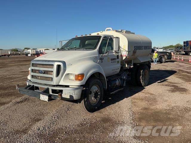 Ford F-750 Цистерни за вода
