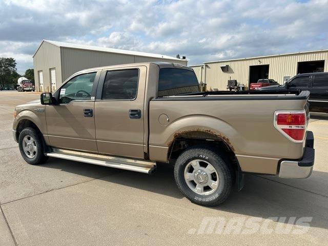 Ford F150 XLT Пикапи