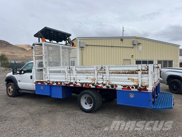 Ford F450 Общински/универсални превозни средства
