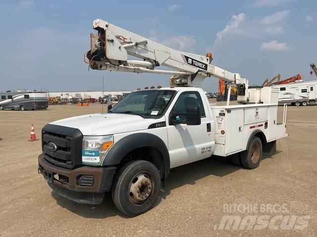 Ford F550 Моторизирани платформи с талига