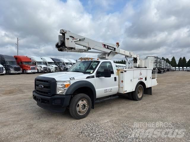 Ford F550 Моторизирани платформи с талига