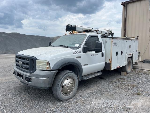 Ford F550 Общински/универсални превозни средства
