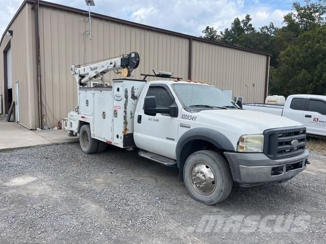 Ford F550 Общински/универсални превозни средства

