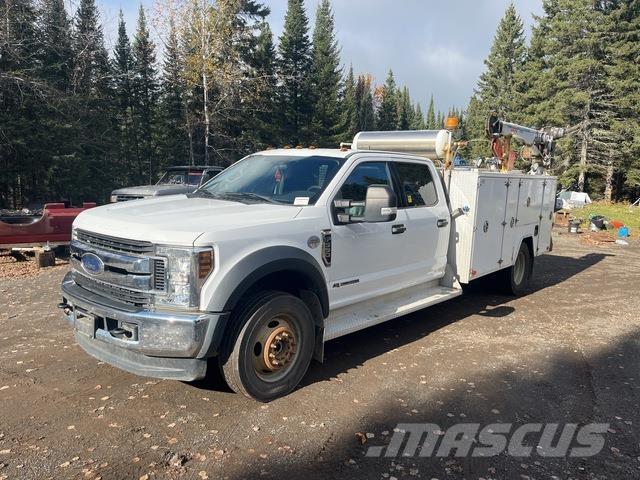 Ford F550 XLT Общински/универсални превозни средства
