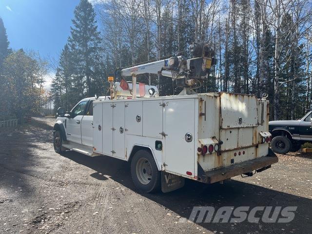 Ford F550 XLT Общински/универсални превозни средства
