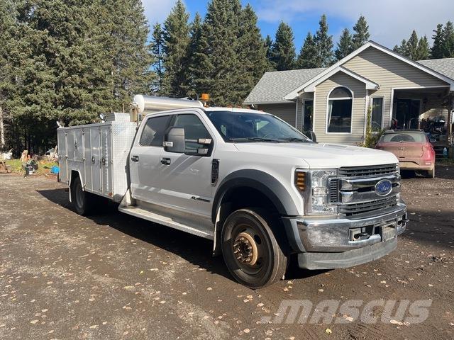 Ford F550 XLT Общински/универсални превозни средства
