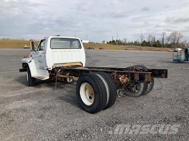 Ford F700 Кабини