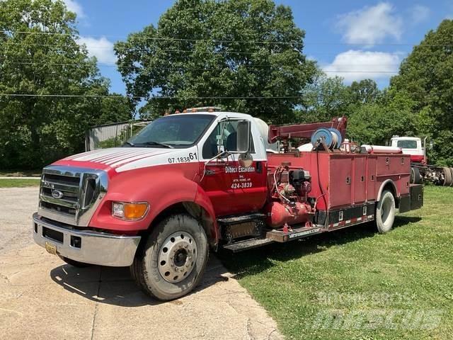 Ford F750 Общински/универсални превозни средства
