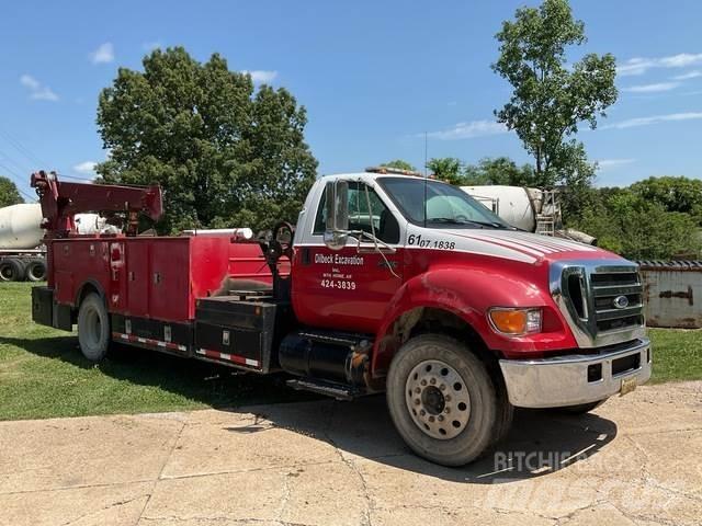 Ford F750 Общински/универсални превозни средства
