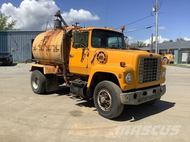 Ford L8000 Цистерни за вода
