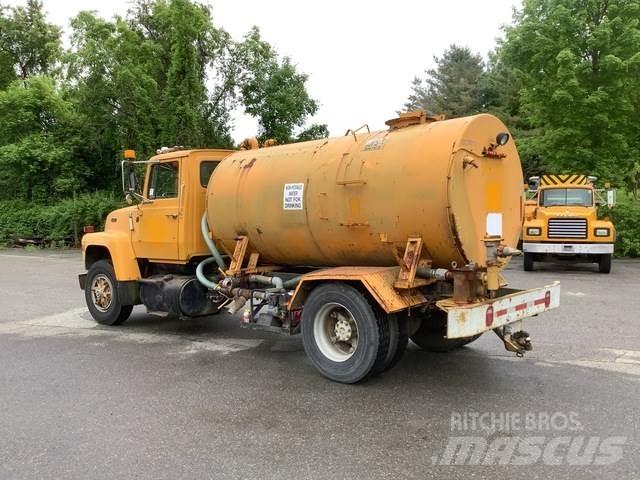 Ford L8000 Цистерни за вода
