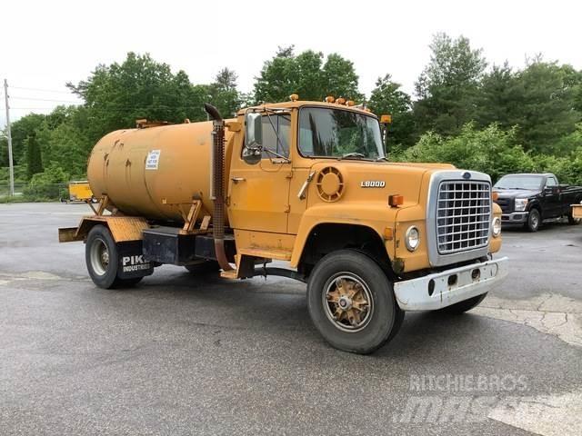Ford L8000 Цистерни за вода
