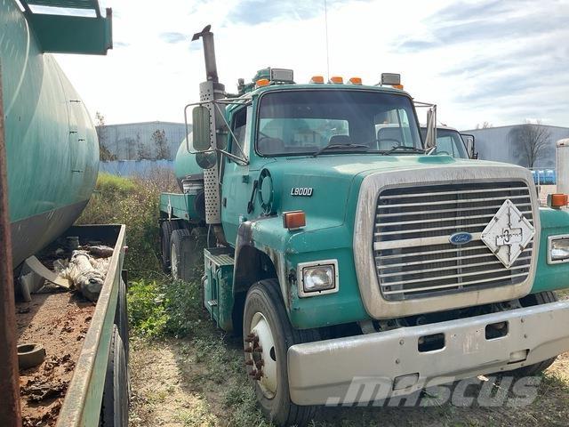 Ford L9000 Цистерни за вода

