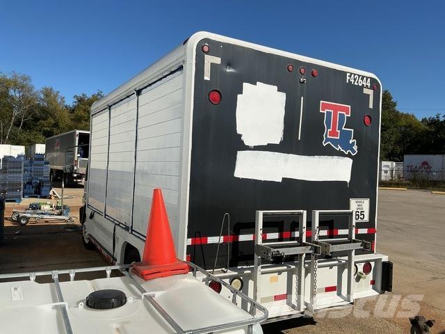 Ford LCF Товарни камиони за напитки