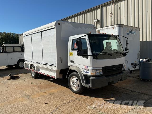 Ford LCF Товарни камиони за напитки