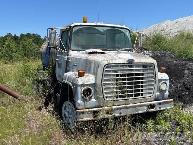 Ford LN7000 Цистерни за вода
