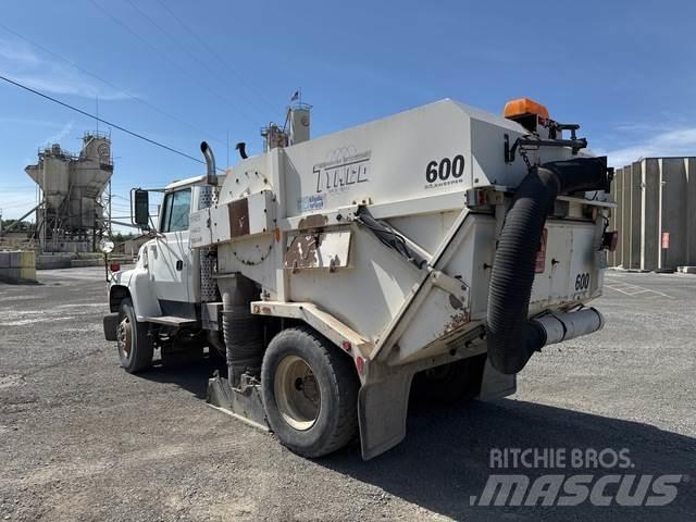 Ford LN7000 Камиони за почистване