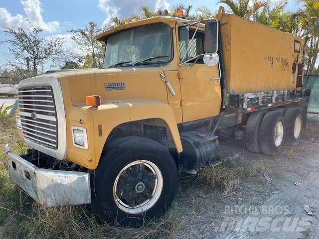 Ford LT8000 Цистерни за вода
