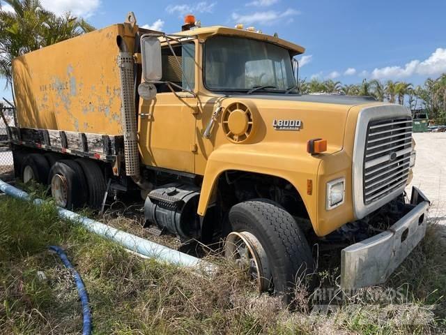Ford LT8000 Цистерни за вода
