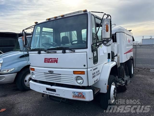 Freightliner  Камиони за почистване