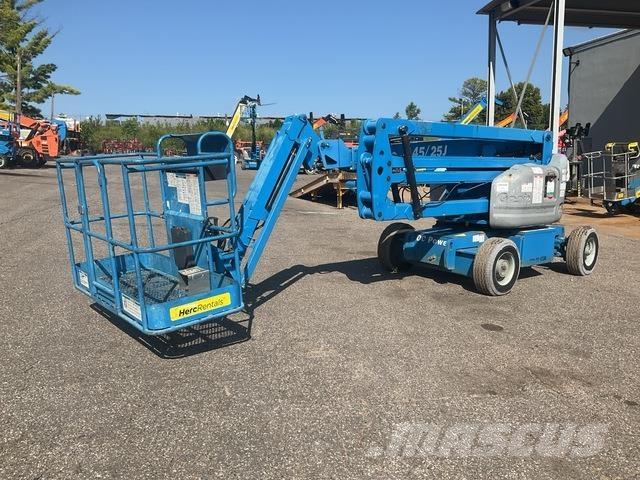 Genie Z-45/25J Съчленени стрелови подемници