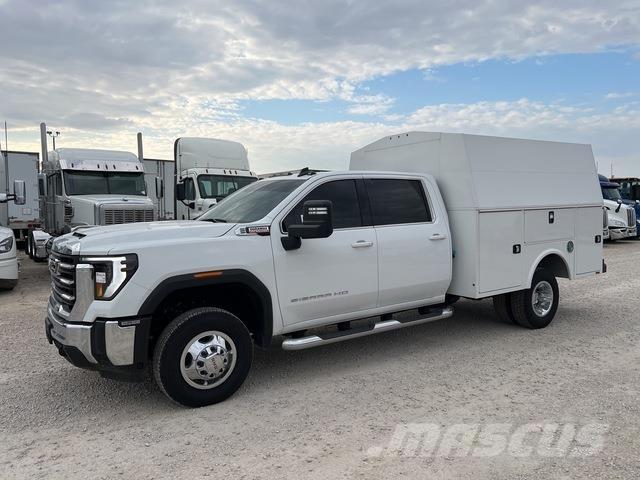 GMC 3500 HD Пикапи