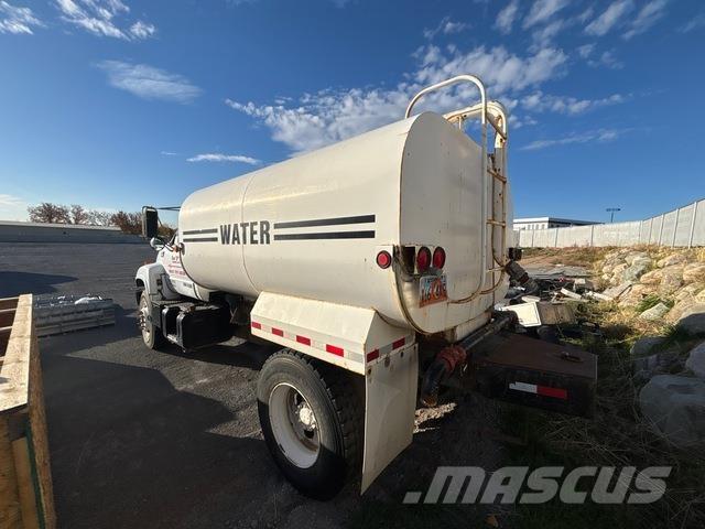 GMC C7H042 Цистерни за вода
