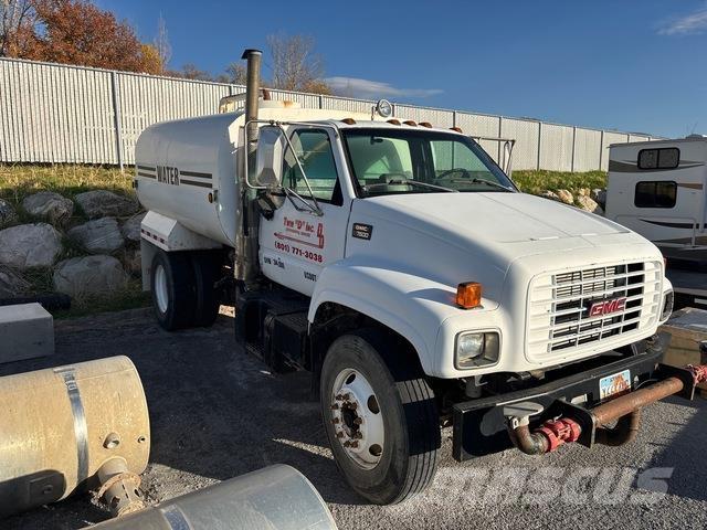 GMC C7H042 Цистерни за вода
