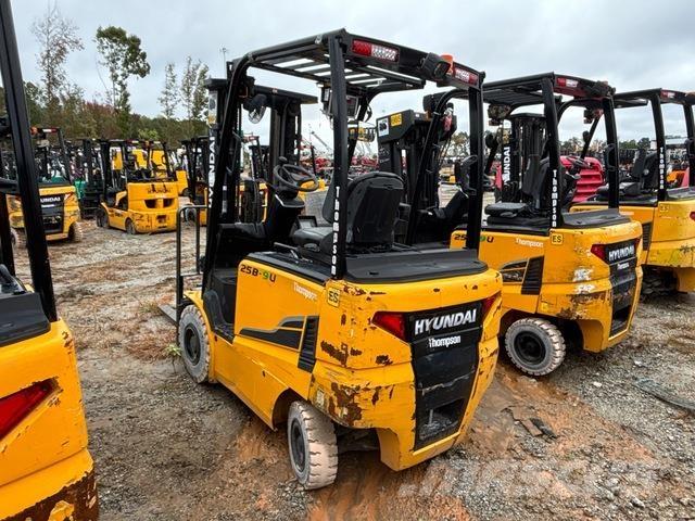 Hyundai 25B-9U Електрически вилични кари-повдигачи