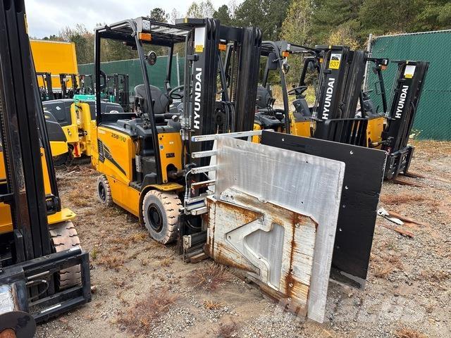 Hyundai 25B-9U Електрически вилични кари-повдигачи