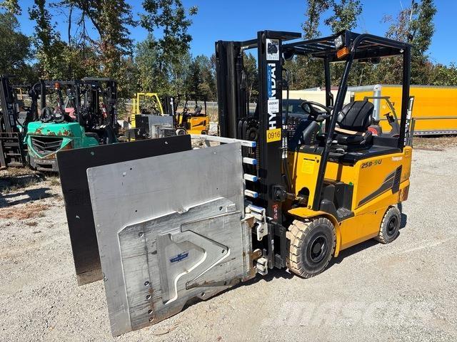 Hyundai 25B-9U Електрически вилични кари-повдигачи