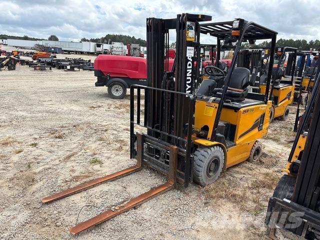 Hyundai 25B-9U Електрически вилични кари-повдигачи