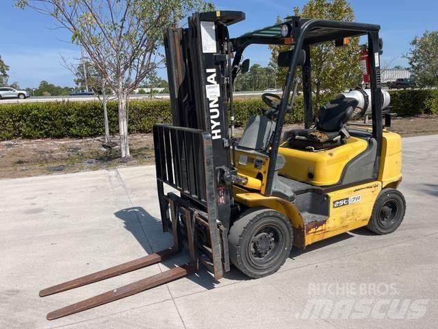 Hyundai 25L-7A Строителство - Други