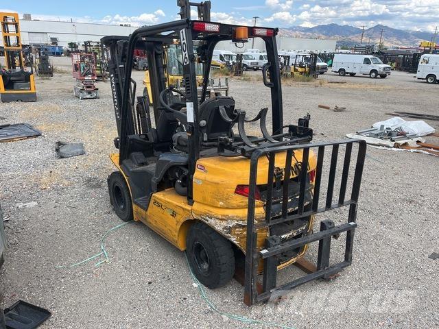 Hyundai 25L-9A Вилични кари-повдигачи - други